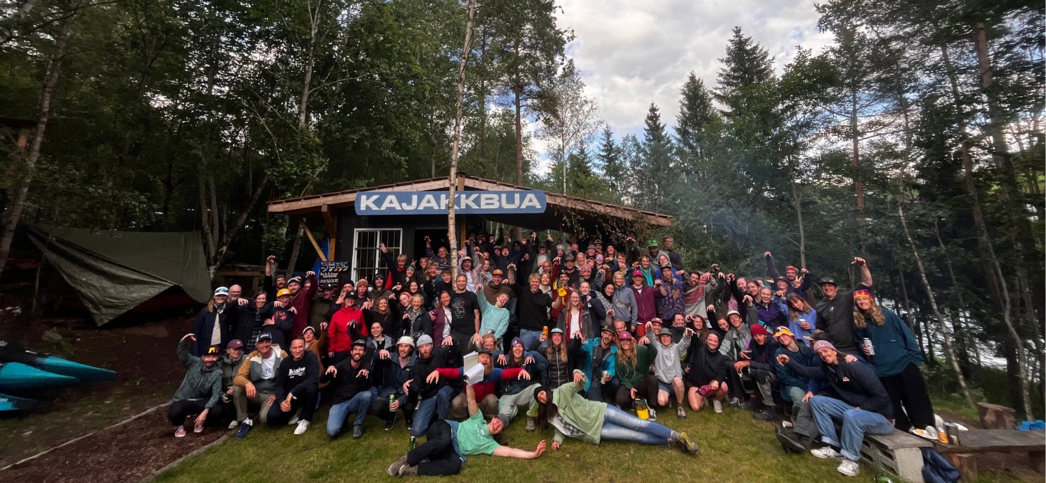 Large group expedition photo provided by Alex Littlechild.